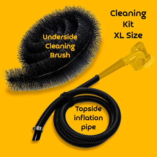 COQUE HEUREUX SOUS LA BROSSE DE NETTOYAGE